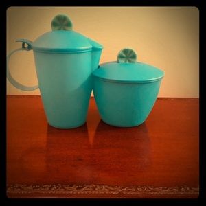 Tupperware cream and sugar set
